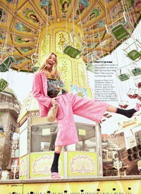 Titelbild der Ausgabe 6/2022 von FASHION-KARUSSELL!. Zeitschriften als Abo oder epaper bei United Kiosk online kaufen.