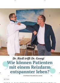 Titelbild der Ausgabe 4/2021 von Dr. Riedl trifft Dr. Georgi: ‘Wie können Patienten mit einem Reizdarm entspannter leben?’. Zeitschriften als Abo oder epaper bei United Kiosk online kaufen.