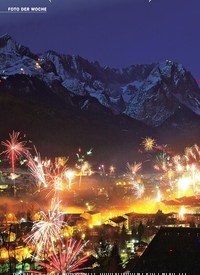 Titelbild der Ausgabe 52/2018 von FOTO DER WOCHE: Silvester in den Bergen: EIN HOCH AUF 2019!. Zeitschriften als Abo oder epaper bei United Kiosk online kaufen.
