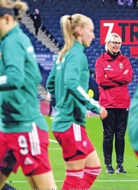Titelbild der Ausgabe 1/2022 von 7 TRAINERINNEN … und ihre Bilanz nach einem halben Jahr im Amt. Zeitschriften als Abo oder epaper bei United Kiosk online kaufen.