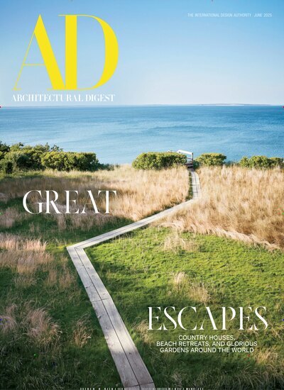 Titelbild der Ausgabe 6/2025 von Architectural Digest USA. Diese Zeitschrift und viele weitere Gartenzeitschriften und Wohnzeitschriften als Abo oder epaper bei United Kiosk online kaufen.