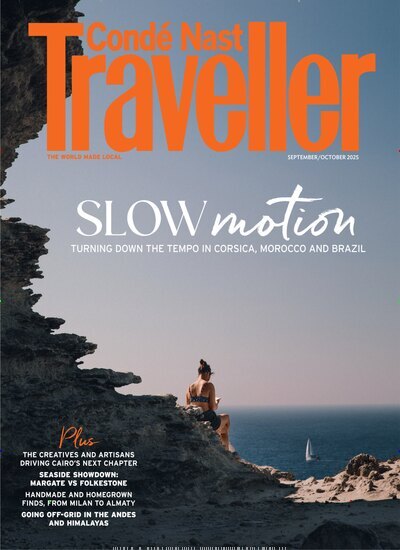 Titelbild der Ausgabe 6/2025 von Conde Nast Traveller UK. Diese Zeitschrift und viele weitere Reisemagazine, Freizeitmagazine und Wissensmagazine als Abo oder epaper bei United Kiosk online kaufen.