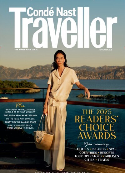 Titelbild der Ausgabe 7/2025 von Conde Nast Traveller UK. Diese Zeitschrift und viele weitere Reisemagazine, Freizeitmagazine und Wissensmagazine als Abo oder epaper bei United Kiosk online kaufen.