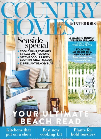 Titelbild der Ausgabe 8/2025 von Country Homes & Interiors. Diese Zeitschrift und viele weitere Gartenzeitschriften und Wohnzeitschriften als Abo oder epaper bei United Kiosk online kaufen.