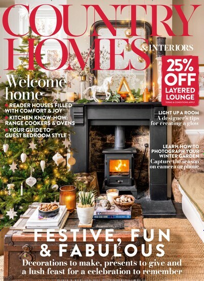 Titelbild der Ausgabe 12/2023 von Country Homes & Interiors. Diese Zeitschrift und viele weitere Gartenzeitschriften und Wohnzeitschriften als Abo oder epaper bei United Kiosk online kaufen.