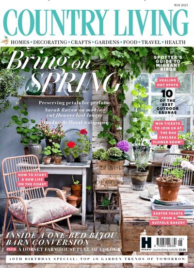 Titelbild der Ausgabe 5/2025 von Country Living UK. Diese Zeitschrift und viele weitere Gartenzeitschriften und Wohnzeitschriften als Abo oder epaper bei United Kiosk online kaufen.