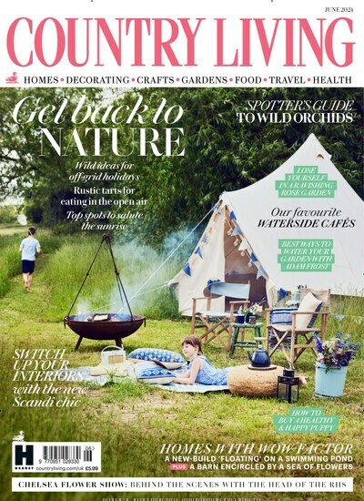 Titelbild der Ausgabe 7/2024 von Country Living UK. Diese Zeitschrift und viele weitere Gartenzeitschriften und Wohnzeitschriften als Abo oder epaper bei United Kiosk online kaufen.