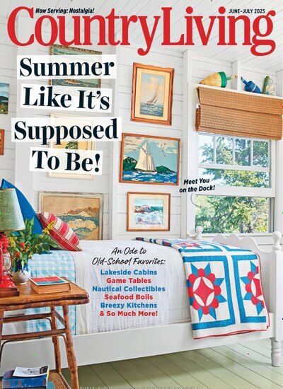 Titelbild der Ausgabe 3/2025 von Country Living USA. Diese Zeitschrift und viele weitere Gartenzeitschriften und Wohnzeitschriften als Abo oder epaper bei United Kiosk online kaufen.