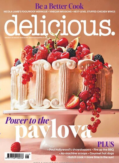 Titelbild der Ausgabe 8/2025 von delicious magazine UK. Diese Zeitschrift und viele weitere Kochzeitschriften und Backzeitschriften als Abo oder epaper bei United Kiosk online kaufen.