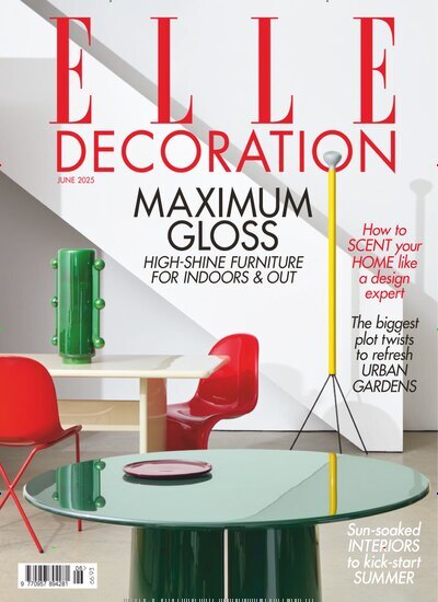 Titelbild der Ausgabe 6/2025 von Elle Decoration UK. Diese Zeitschrift und viele weitere Gartenzeitschriften und Wohnzeitschriften als Abo oder epaper bei United Kiosk online kaufen.