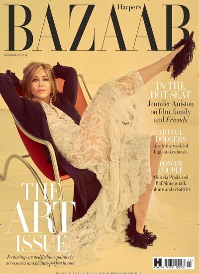 Titelbild der Ausgabe 11/2025 von Harpers Bazaar UK. Diese Zeitschrift und viele weitere Frauenzeitschriften als Abo oder epaper bei United Kiosk online kaufen.
