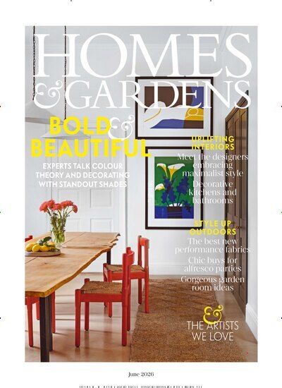 Titelbild der Ausgabe 322/2026 von Homes & Gardens UK. Diese Zeitschrift und viele weitere Gartenzeitschriften und Wohnzeitschriften als Abo oder epaper bei United Kiosk online kaufen.