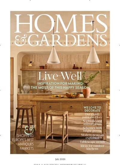Titelbild der Ausgabe 323/2026 von Homes & Gardens UK. Diese Zeitschrift und viele weitere Gartenzeitschriften und Wohnzeitschriften als Abo oder epaper bei United Kiosk online kaufen.