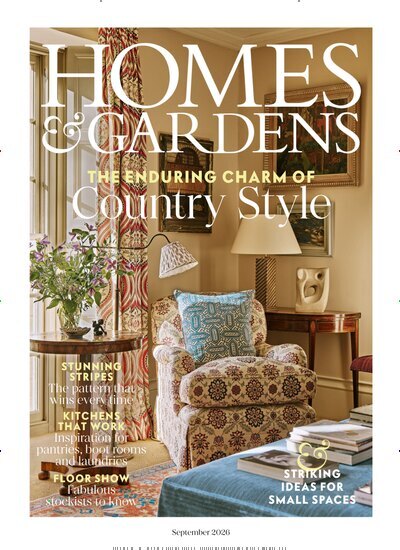 Titelbild der Ausgabe 325/2026 von Homes & Gardens UK. Diese Zeitschrift und viele weitere Gartenzeitschriften und Wohnzeitschriften als Abo oder epaper bei United Kiosk online kaufen.