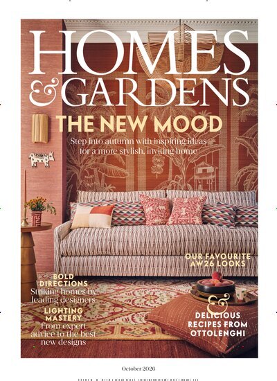 Titelbild der Ausgabe 326/2026 von Homes & Gardens UK. Diese Zeitschrift und viele weitere Gartenzeitschriften und Wohnzeitschriften als Abo oder epaper bei United Kiosk online kaufen.