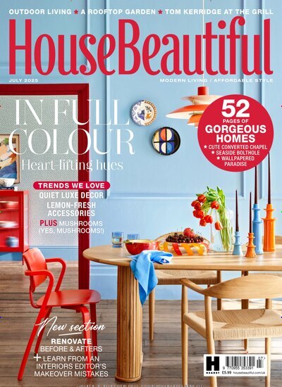 Titelbild der Ausgabe 7/2025 von House Beautiful UK. Diese Zeitschrift und viele weitere Gartenzeitschriften und Wohnzeitschriften als Abo oder epaper bei United Kiosk online kaufen.