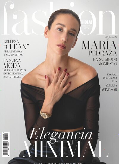 Titelbild der Ausgabe 155/2025 von iHola Fashion. Diese Zeitschrift und viele weitere Modemagazine und DIY-Magazine als Abo oder epaper bei United Kiosk online kaufen.