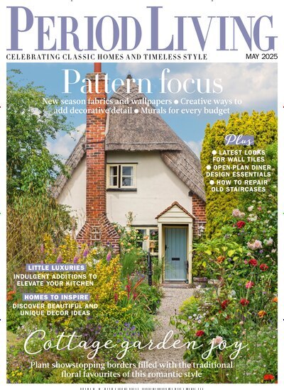 Titelbild der Ausgabe 5/2025 von Period Living. Diese Zeitschrift und viele weitere Gartenzeitschriften und Wohnzeitschriften als Abo oder epaper bei United Kiosk online kaufen.
