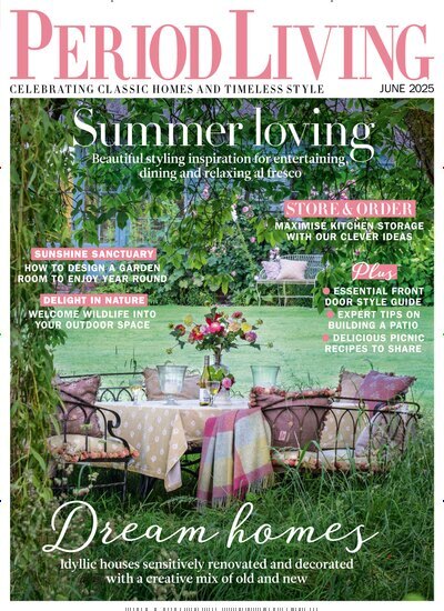Titelbild der Ausgabe 6/2025 von Period Living. Diese Zeitschrift und viele weitere Gartenzeitschriften und Wohnzeitschriften als Abo oder epaper bei United Kiosk online kaufen.