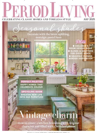 Titelbild der Ausgabe 7/2025 von Period Living. Diese Zeitschrift und viele weitere Gartenzeitschriften und Wohnzeitschriften als Abo oder epaper bei United Kiosk online kaufen.