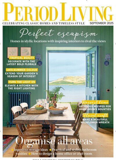 Titelbild der Ausgabe 424/2025 von Period Living. Diese Zeitschrift und viele weitere Gartenzeitschriften und Wohnzeitschriften als Abo oder epaper bei United Kiosk online kaufen.