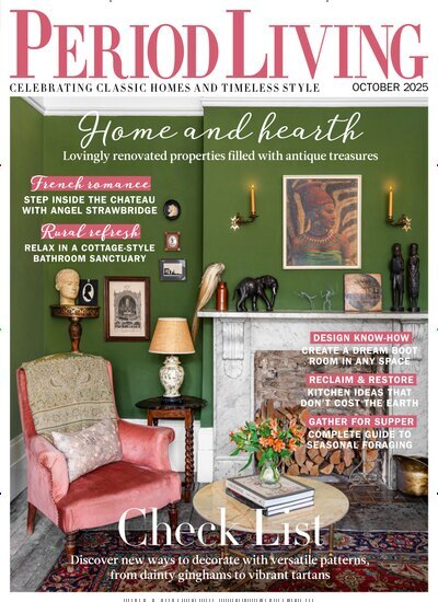 Titelbild der Ausgabe 425/2025 von Period Living. Diese Zeitschrift und viele weitere Gartenzeitschriften und Wohnzeitschriften als Abo oder epaper bei United Kiosk online kaufen.