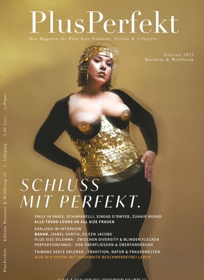 Titelbild der Ausgabe 1/2025 von PlusPerfekt Edition. Diese Zeitschrift und viele weitere Modemagazine und DIY-Magazine als Abo oder epaper bei United Kiosk online kaufen.