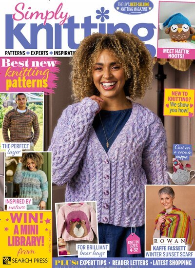 Titelbild der Ausgabe 1/2026 von Simply Knitting. Diese Zeitschrift und viele weitere Modemagazine und DIY-Magazine als Abo oder epaper bei United Kiosk online kaufen.