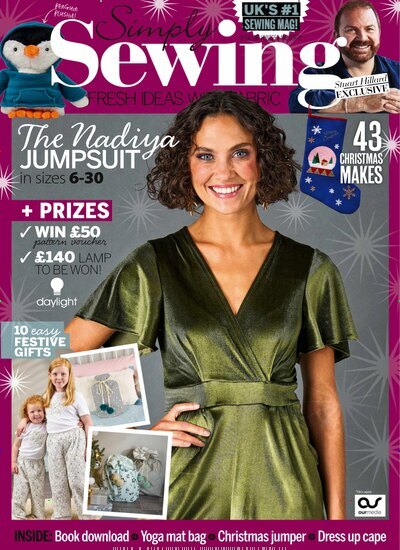 Titelbild der Ausgabe 11/2025 von Simply Sewing. Diese Zeitschrift und viele weitere Modemagazine und DIY-Magazine als Abo oder epaper bei United Kiosk online kaufen.