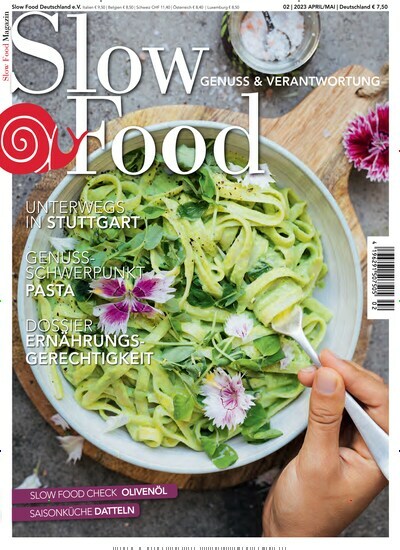 Titelbild der Ausgabe 2/2023 von Slow Food Magazin. Diese Zeitschrift und viele weitere Kochzeitschriften und Backzeitschriften als Abo oder epaper bei United Kiosk online kaufen.
