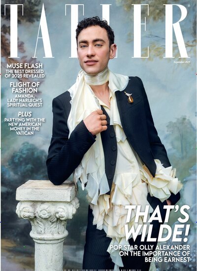 Titelbild der Ausgabe 9/2025 von Tatler. Diese Zeitschrift und viele weitere Frauenzeitschriften als Abo oder epaper bei United Kiosk online kaufen.