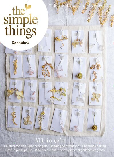 Titelbild der Ausgabe 12/2025 von The simple Things. Diese Zeitschrift und viele weitere Gartenzeitschriften und Wohnzeitschriften als Abo oder epaper bei United Kiosk online kaufen.