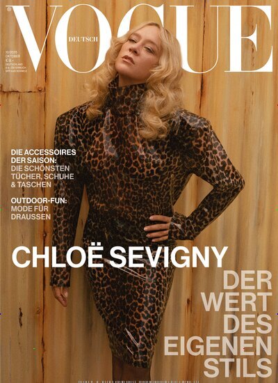 Titelbild der Ausgabe 10/2025 von VOGUE. Diese Zeitschrift und viele weitere Modemagazine und DIY-Magazine als Abo oder epaper bei United Kiosk online kaufen.