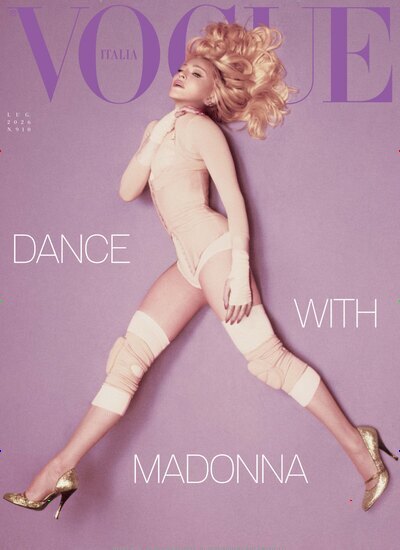 Titelbild der Ausgabe 7/2026 von Vogue Italien. Diese Zeitschrift und viele weitere Modemagazine und DIY-Magazine als Abo oder epaper bei United Kiosk online kaufen.