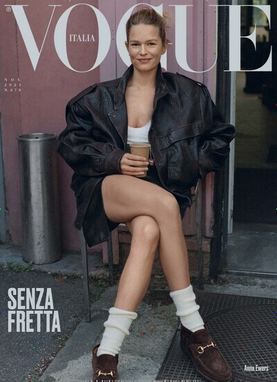 Titelbild der Ausgabe 878/2023 von Vogue Italien. Diese Zeitschrift und viele weitere Modemagazine und DIY-Magazine als Abo oder epaper bei United Kiosk online kaufen.