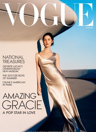 Titelbild der Ausgabe 4/2026 von Vogue USA. Diese Zeitschrift und viele weitere Modemagazine und DIY-Magazine als Abo oder epaper bei United Kiosk online kaufen.