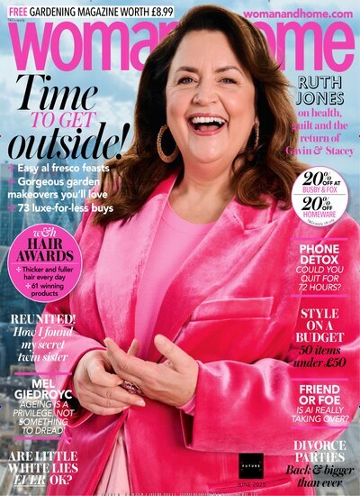 Titelbild der Ausgabe 6/2025 von Woman and Home. Diese Zeitschrift und viele weitere Frauenzeitschriften als Abo oder epaper bei United Kiosk online kaufen.