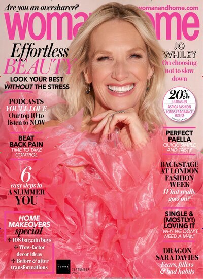 Titelbild der Ausgabe 9/2025 von Woman and Home. Diese Zeitschrift und viele weitere Frauenzeitschriften als Abo oder epaper bei United Kiosk online kaufen.