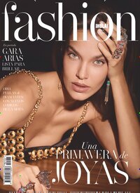 Titelbild der Ausgabe 3/2026 von iHola Fashion. Diese Zeitschrift und viele weitere Modemagazine und DIY-Magazine als Abo oder epaper bei United Kiosk online kaufen.