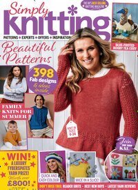Titelbild der Ausgabe 6/2025 von Simply Knitting. Diese Zeitschrift und viele weitere Modemagazine und DIY-Magazine als Abo oder epaper bei United Kiosk online kaufen.