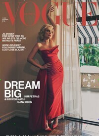 Titelbild der Ausgabe 11/2023 von VOGUE. Diese Zeitschrift und viele weitere Modemagazine und DIY-Magazine als Abo oder epaper bei United Kiosk online kaufen.