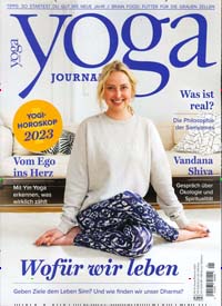 Titelbild der Ausgabe 1/2023 von Yoga World Journal. Diese Zeitschrift und viele weitere Sportmagazine als Abo oder epaper bei United Kiosk online kaufen.